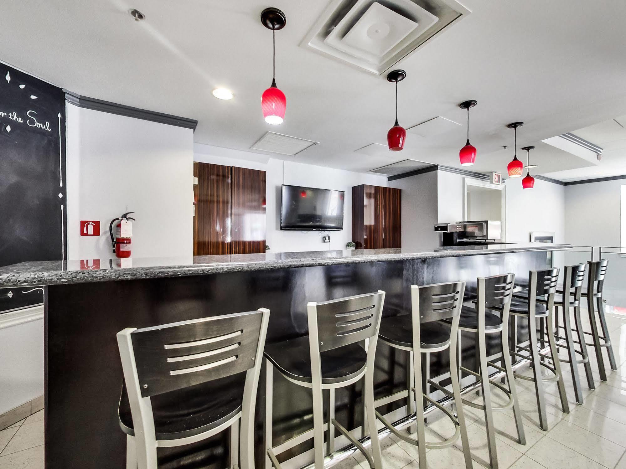 טורונטו Isabella Hotel & Suites מראה חיצוני תמונה