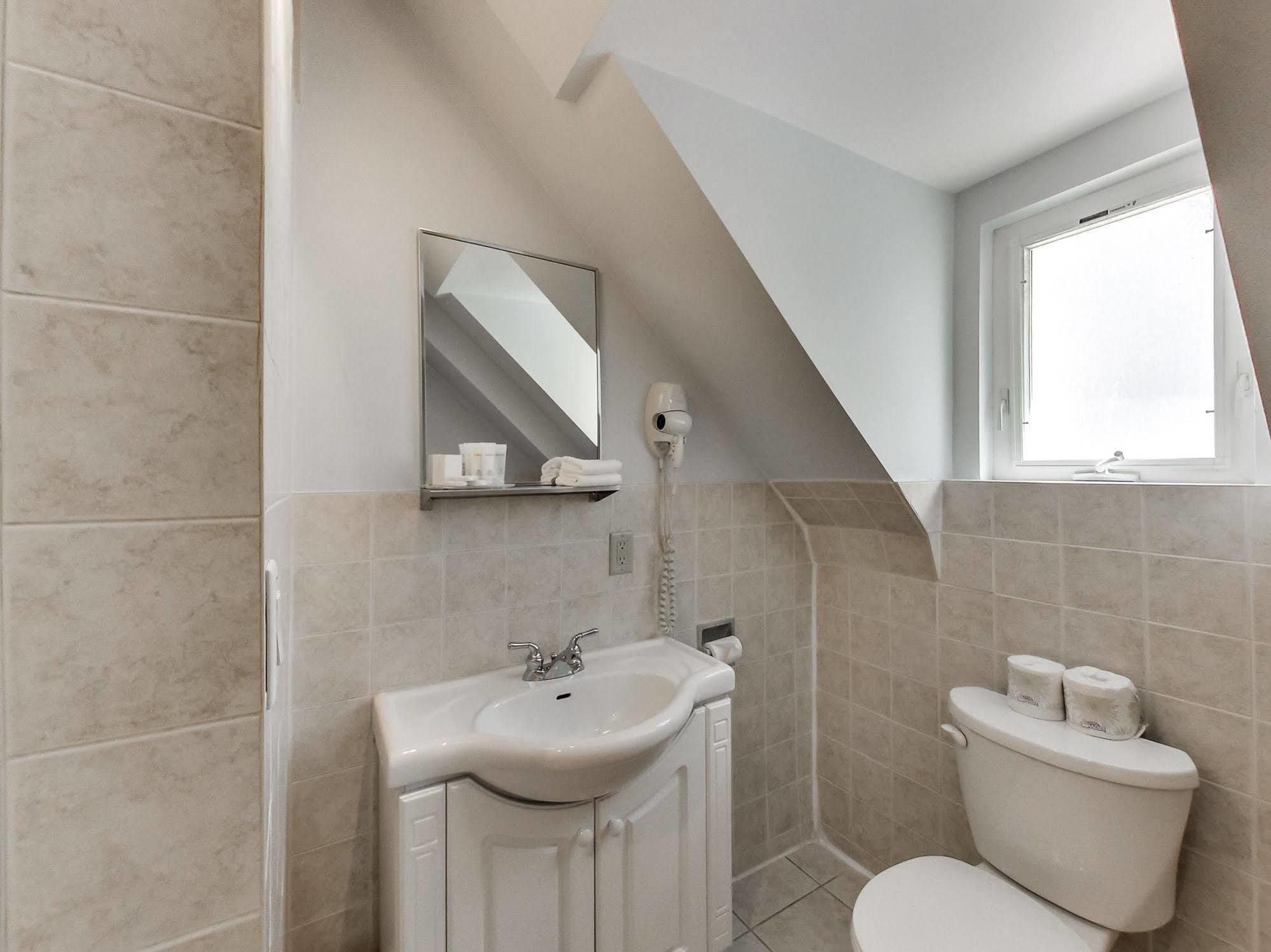 טורונטו Isabella Hotel & Suites מראה חיצוני תמונה