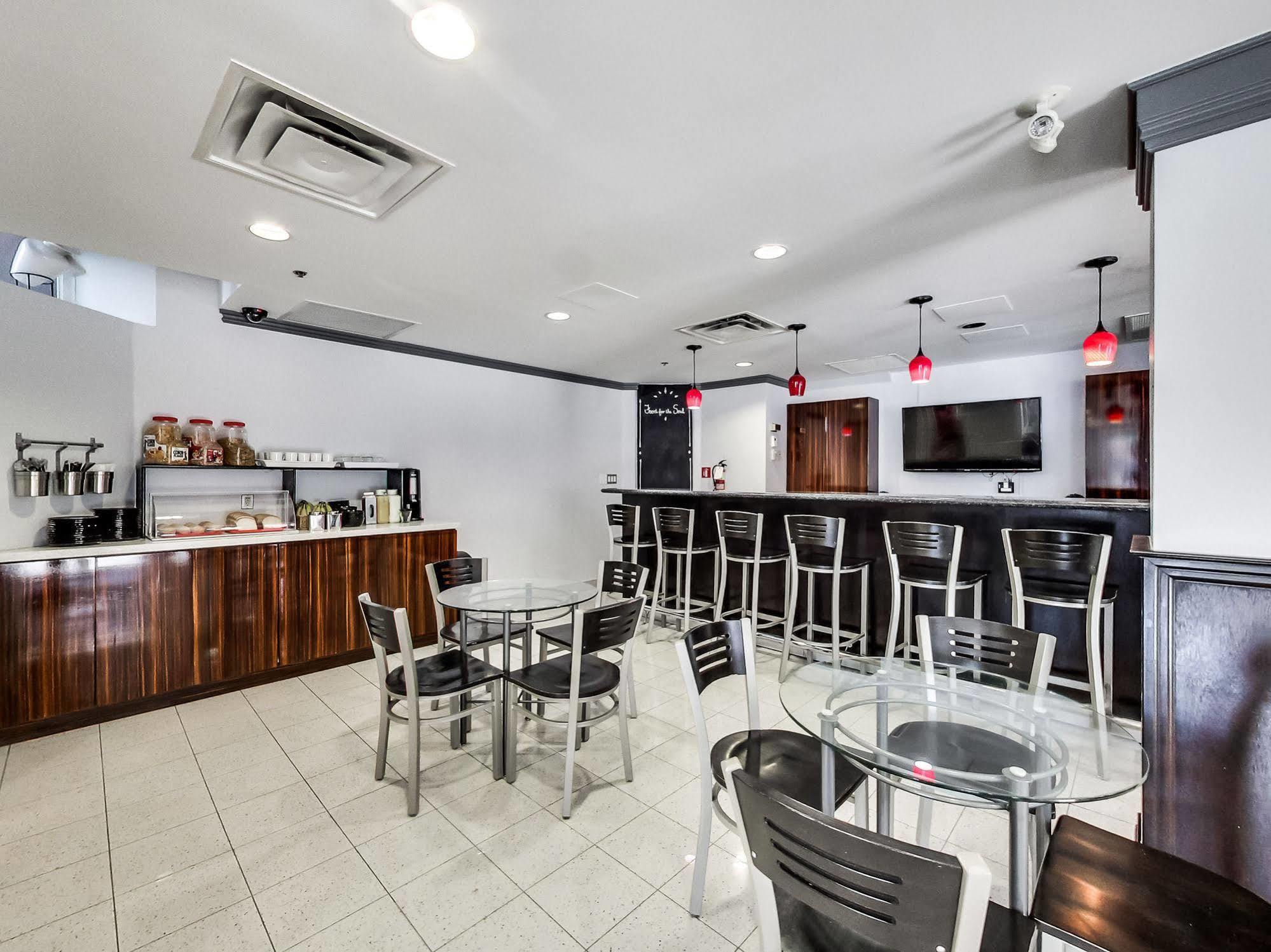 טורונטו Isabella Hotel & Suites מראה חיצוני תמונה